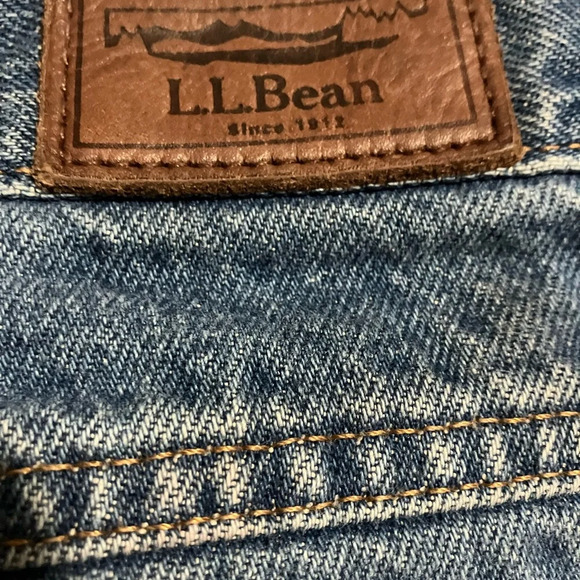 L.L. Bean Relaxed Blue Jeans Classic Everyday Style - Picture 5 of 7